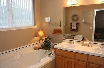 5th image of 2051 NE 52nd Ave