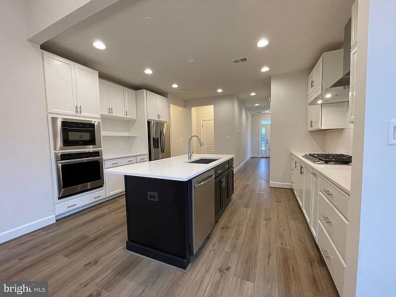 4th image of 160 Windflower Way
