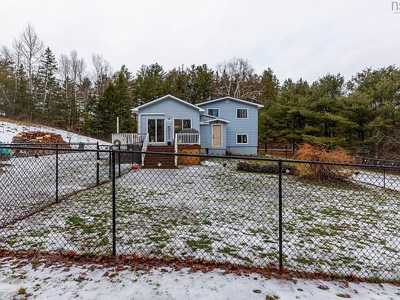 3rd image of 2408 Wyvern Rd