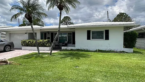 4028 Mainlands Blvd N Photo 1