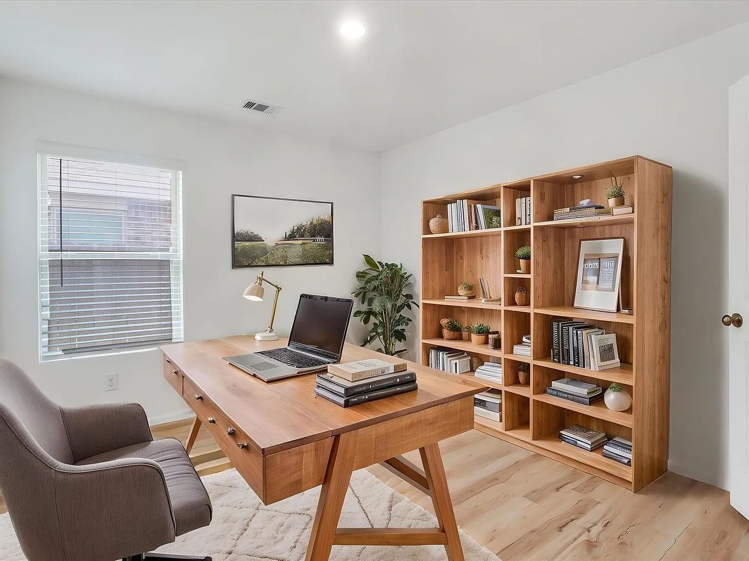 3 bed, 2.0 bath, 1461 sqft, $2,100 — Photo 2