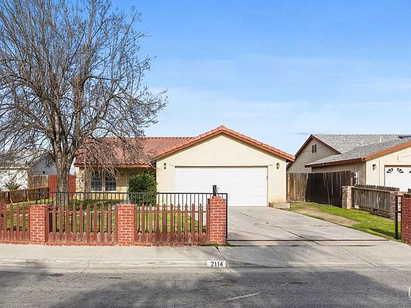 3rd image of 2114 Foxglove Ct