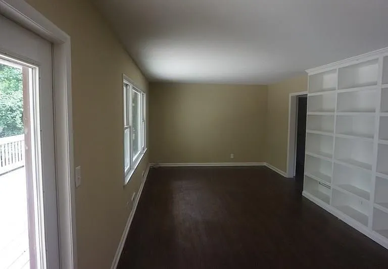 1403 Stephens Dr NE — Photo 10