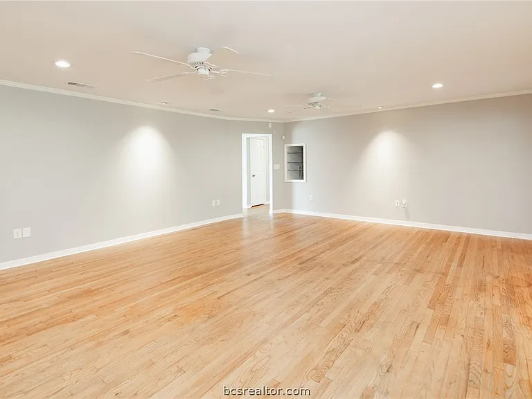 1004 Edgewood Dr — Photo 7