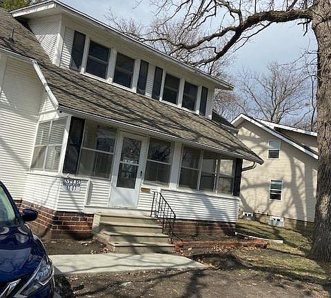 3rd image of 1207 Lincoln Way