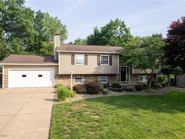 3247 Brooklawn Dr, Barberton, OH 44203