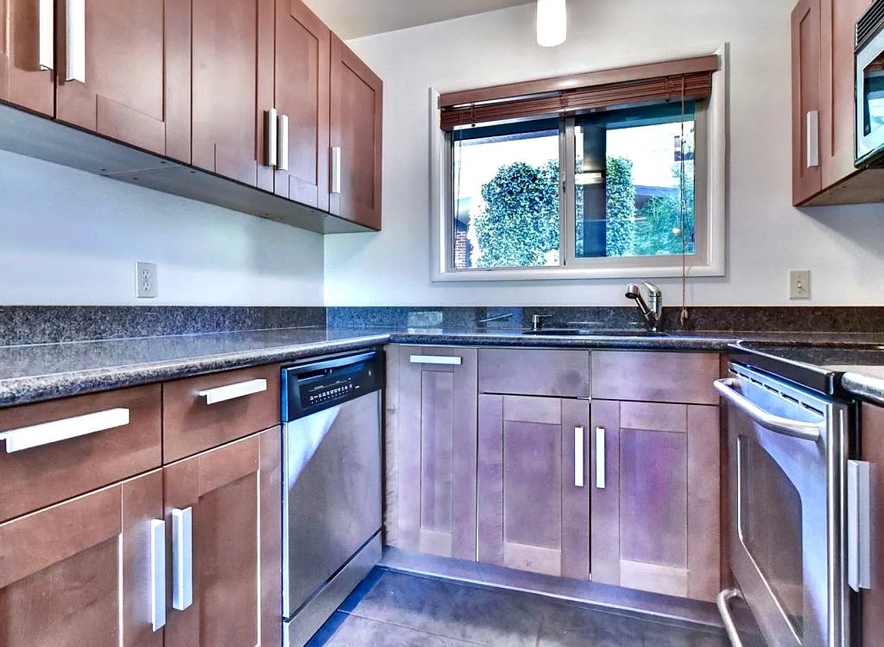 908 SW Gaines St — Photo 3