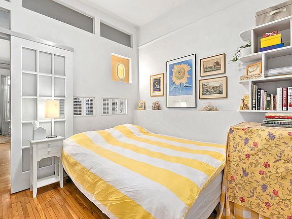3rd image of 111 W 11th St APT 1FW