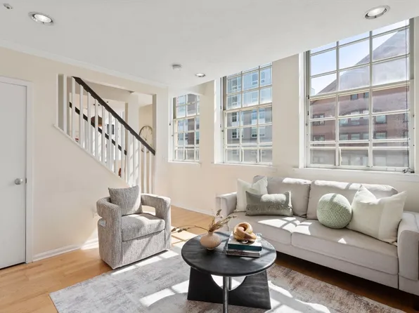 106 13th St #U-304, Charlestown, MA 02129