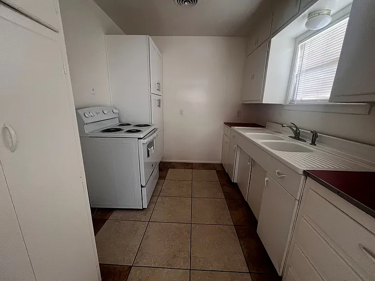 301 Chestnut St #A — Photo 3