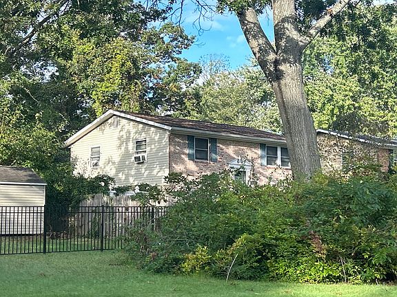 3rd image of 8044 Belhaven Ave