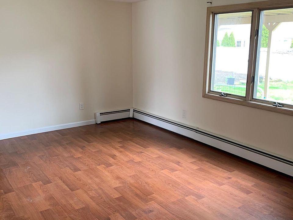 2nd image of 1955 Herbert Ct Floor 1