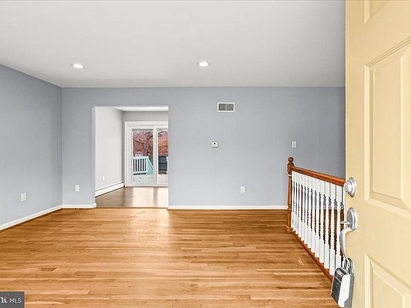 3rd image of 14709 Anderson St