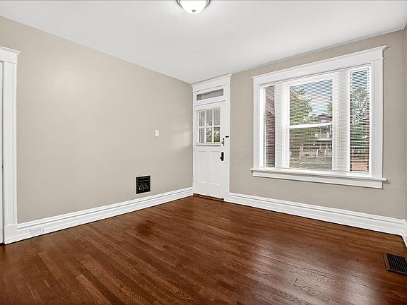 5th image of 5039-41 Chippewa St #655