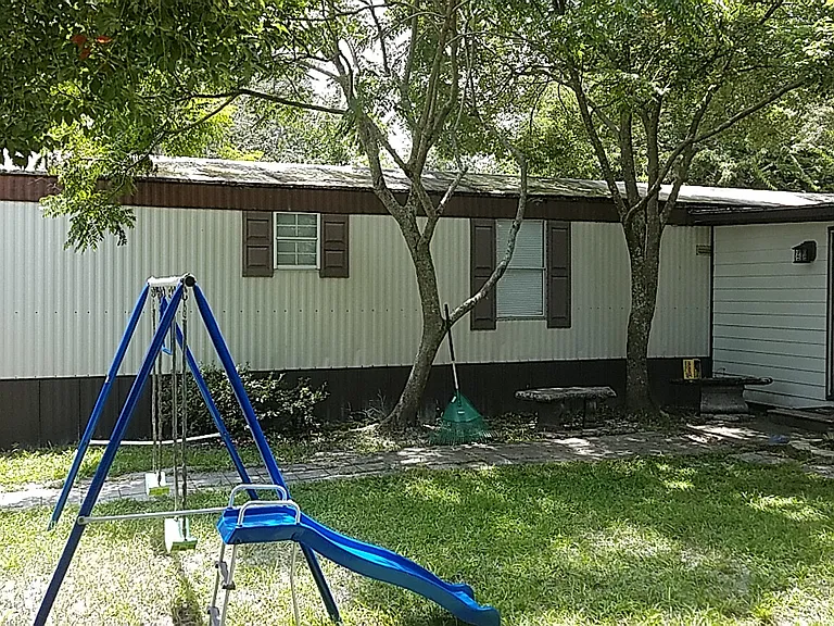 2625 Isabella Ave — Photo 2