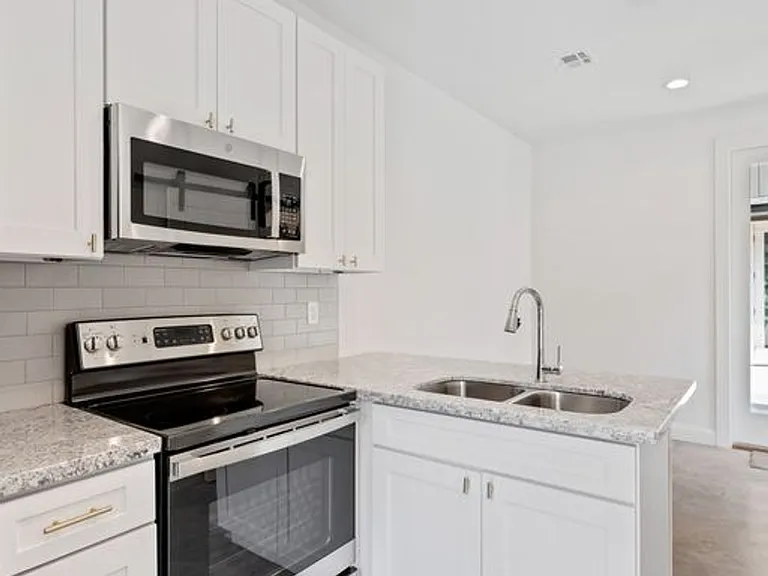 305 Ella St #3 — Photo 6