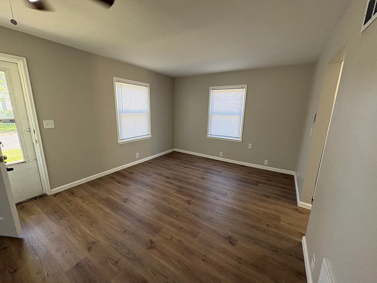 Building Photo - 1416 W Maywood Ave