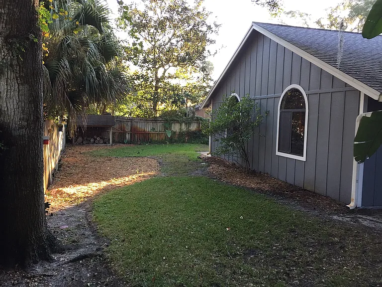 405 Cherrywood Dr — Photo 3