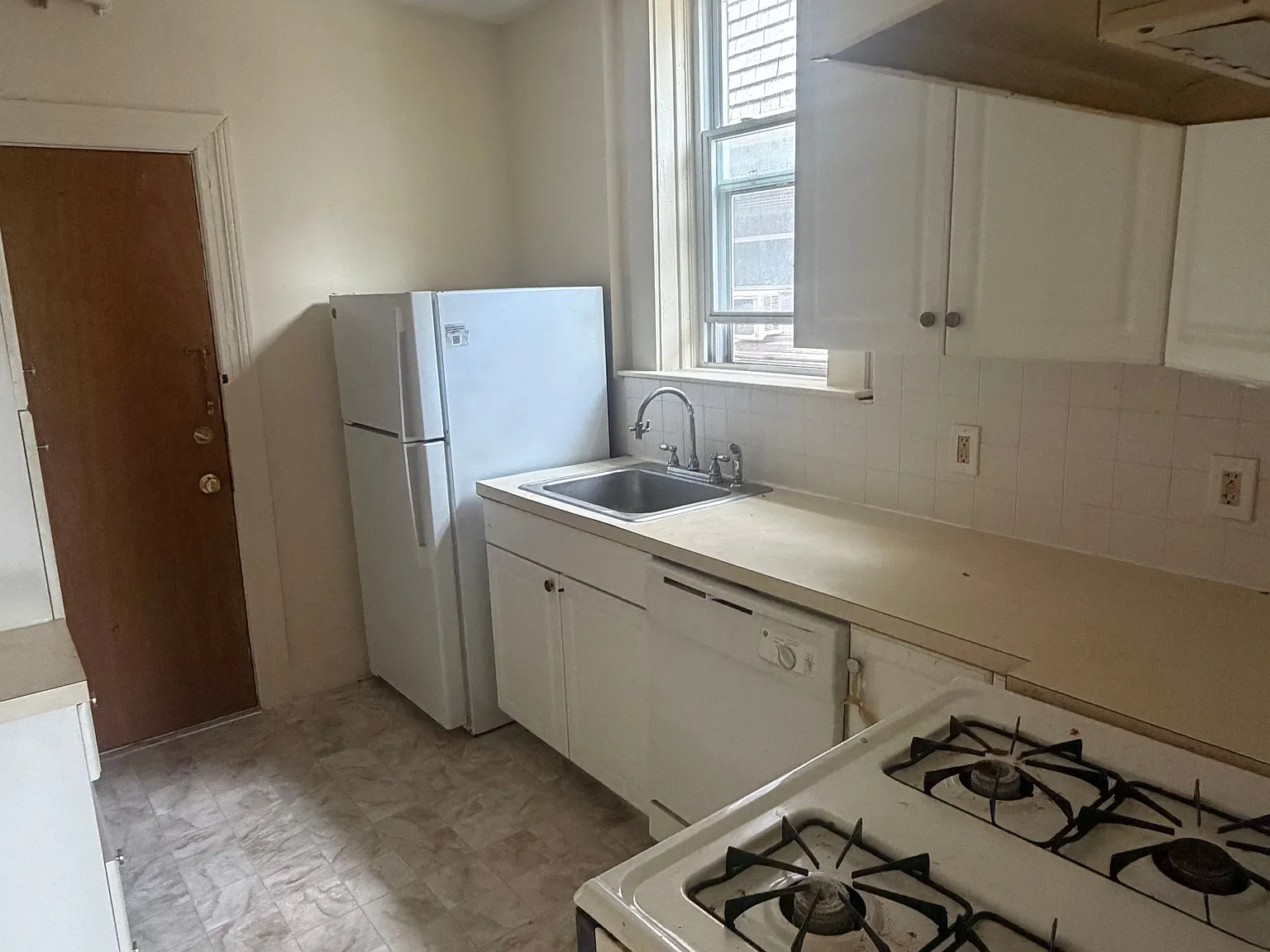 2 bed, 860 sqft, $1,800 — Photo 2