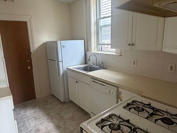 2nd image of 71-77 Medway St #2