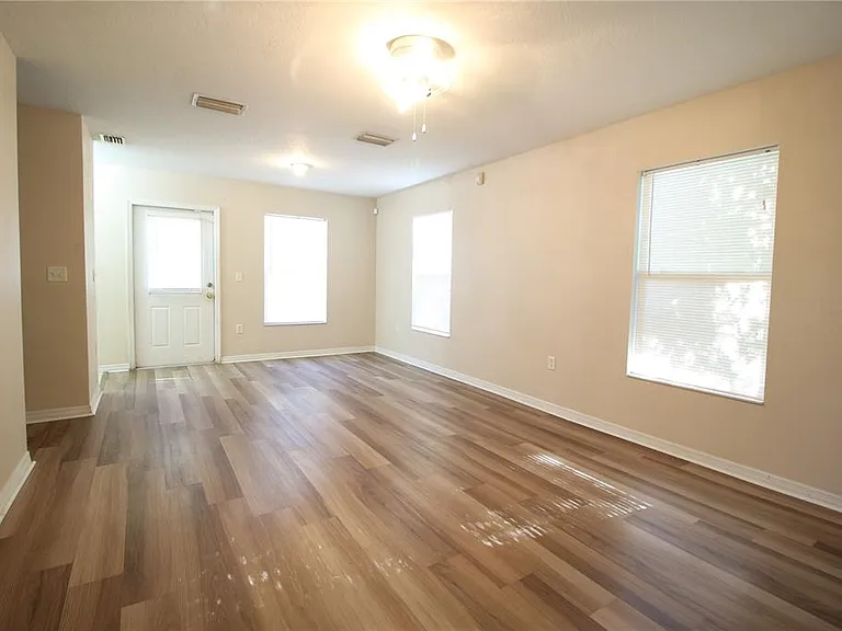 720 Newton Ave S — Photo 3