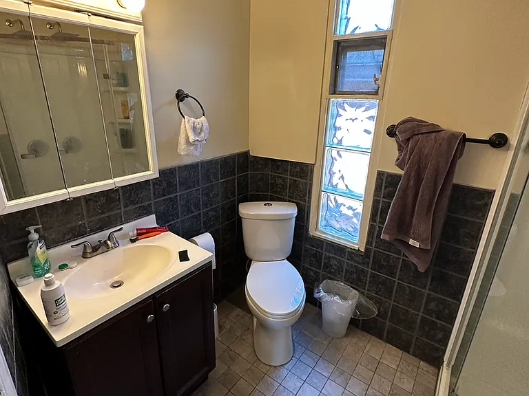2711 N Kenmore Ave — Photo 5