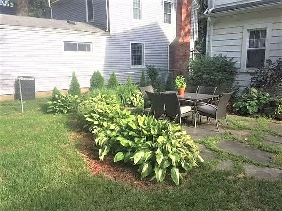 2nd image of 1120 Grant St