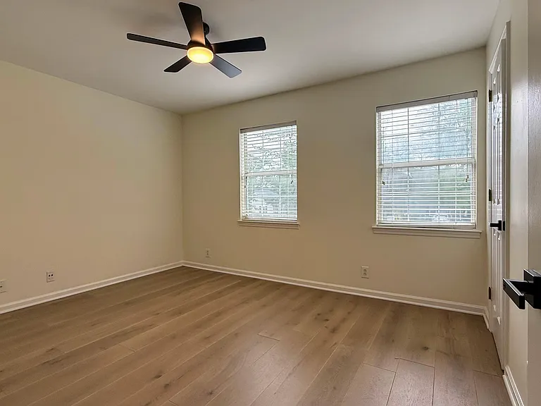 1221 Carriage Park Dr — Photo 24