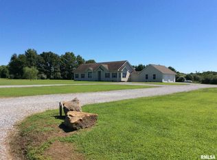 16487 E Robin Rd, Mount Vernon, IL 62864