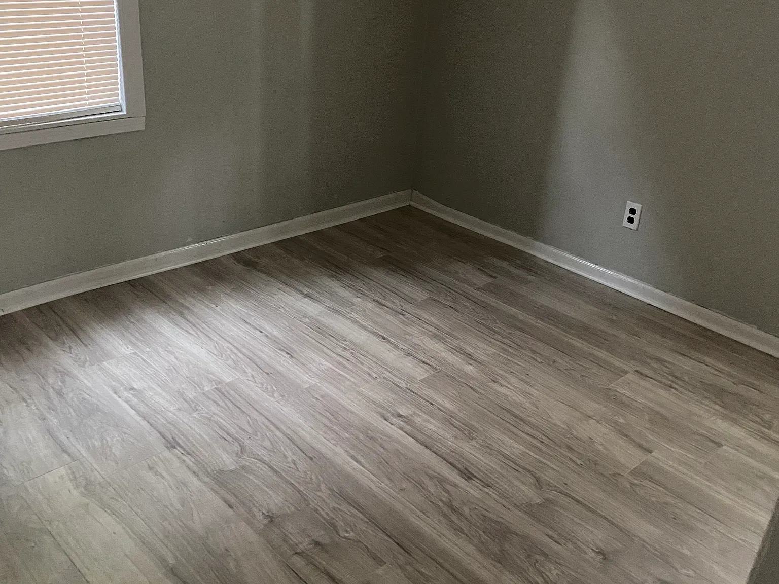 3 bed, 1094 sqft, $1,300 — Photo 2