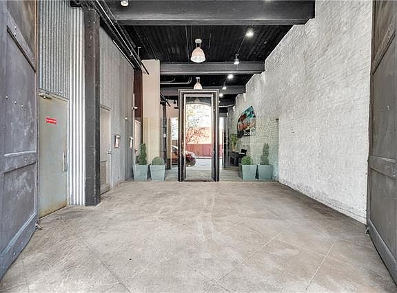 2nd image of 402 Julia St APT 206