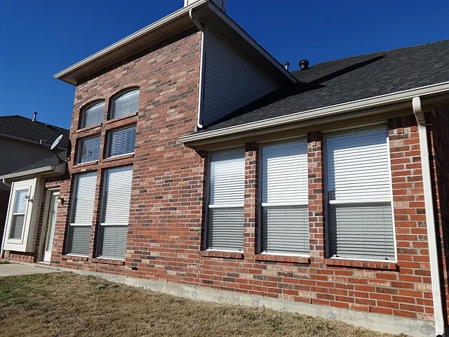 613 Silverbrook Dr — Photo 16