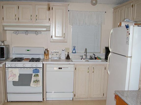 Kitchen with dishwasher