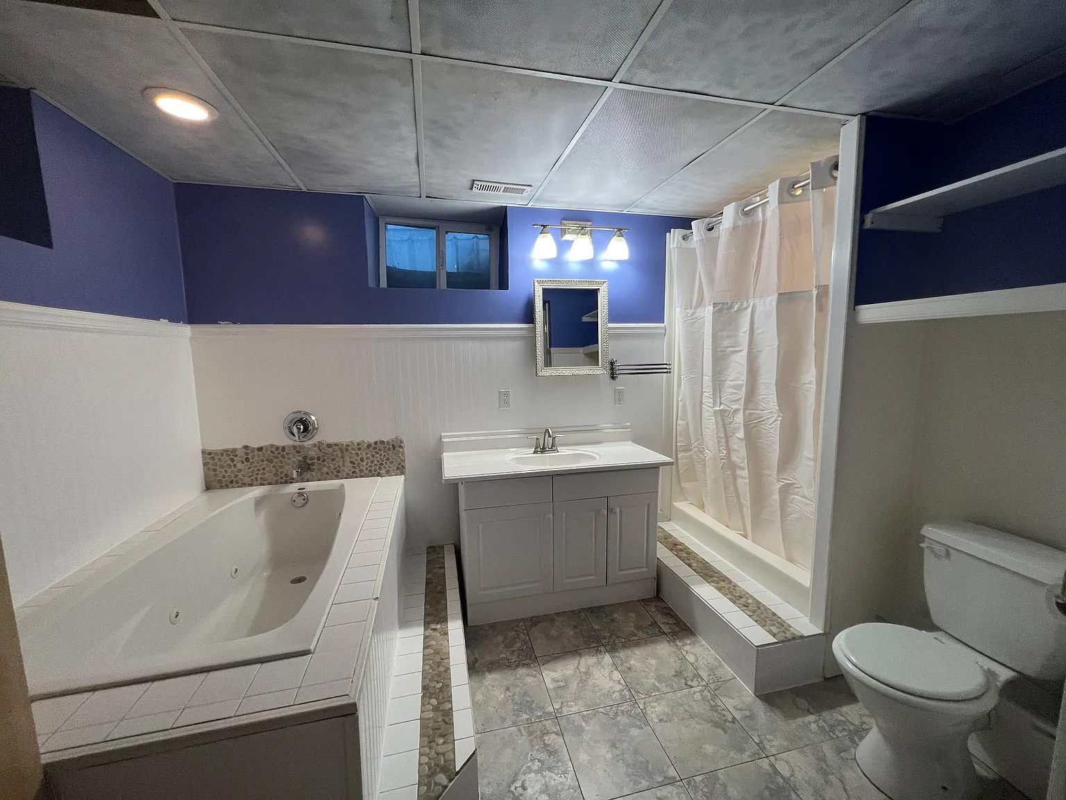1 bedroom basement unit — Photo 2