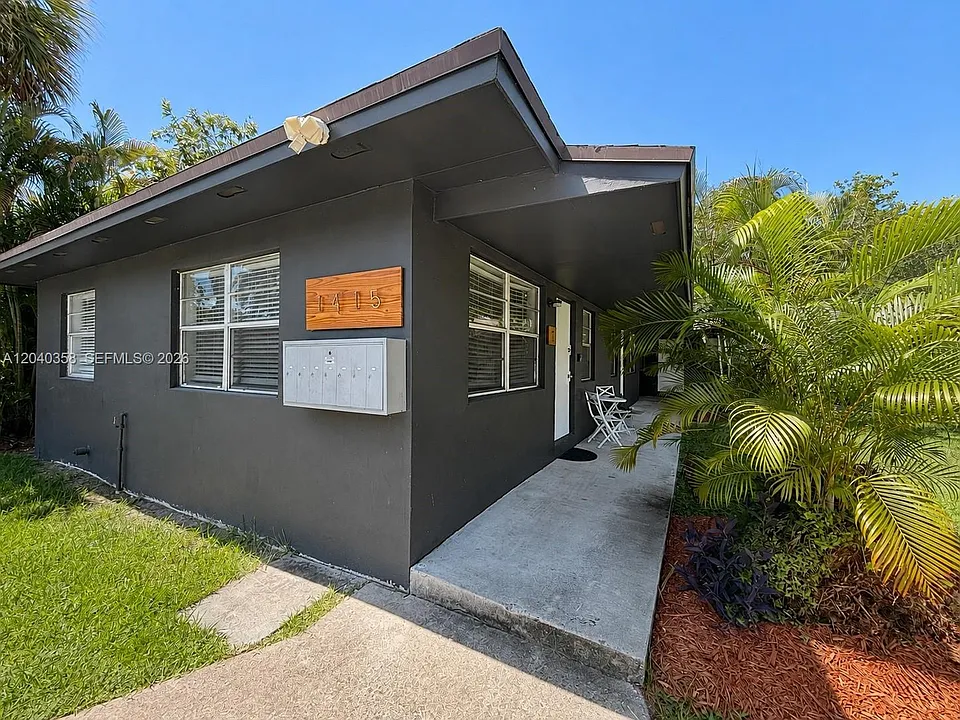 1415 SW 1st St #1