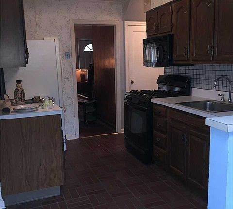 3rd image of 85 Manor Pkwy