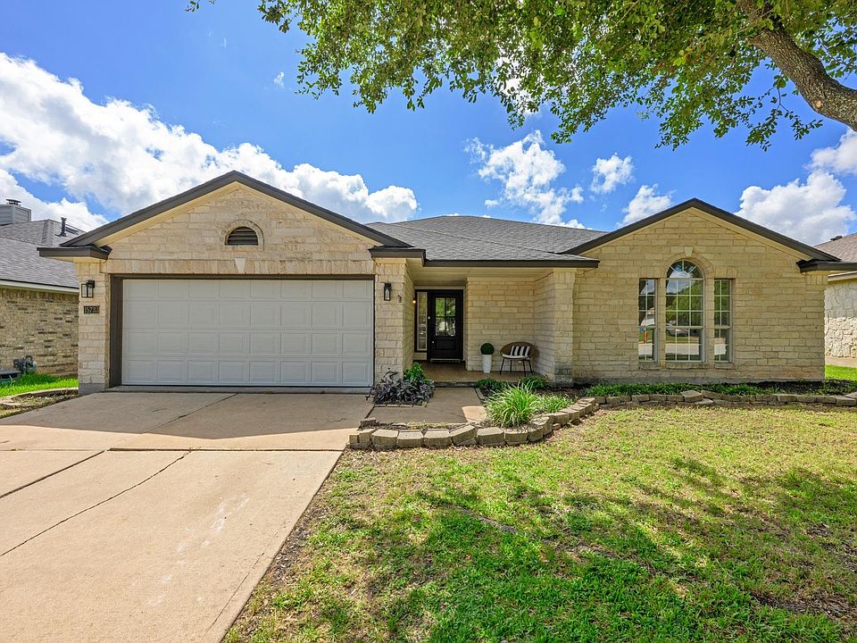 1st image of 15733 Cadoz Dr