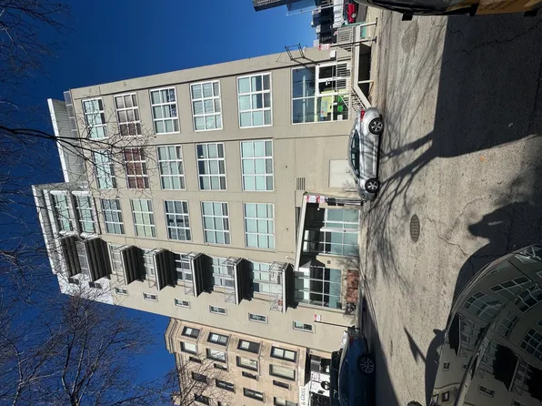770 W Gladys Ave #305, Chicago, IL 60610
