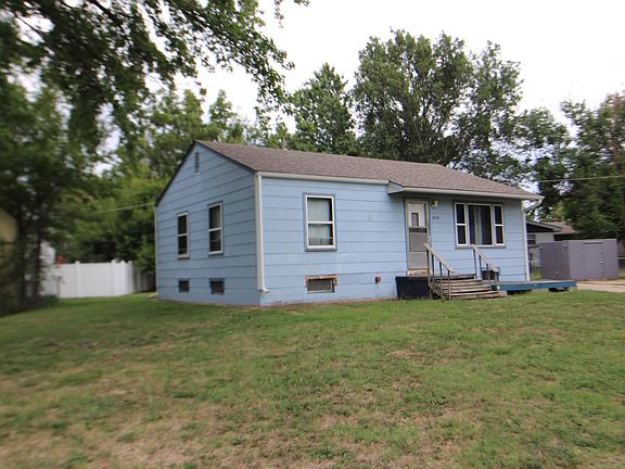 3rd image of 1834 Leonard Ct