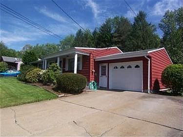 3rd image of 111 Joan Cir
