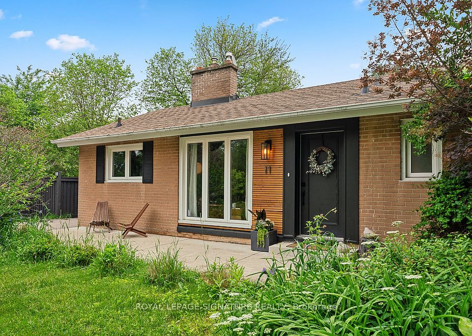1st image of 11 Yewfield Cres