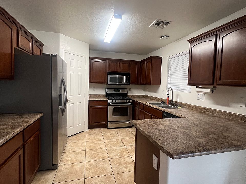 1st image of 13947 W Banff Ln