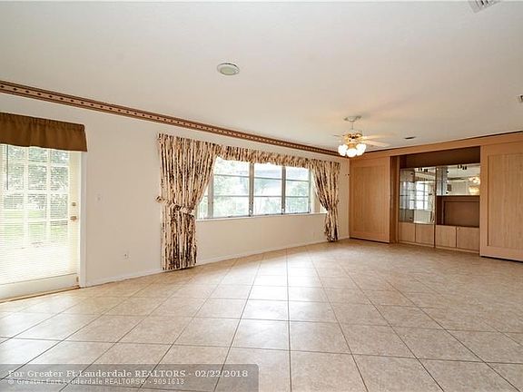 2nd image of 4808 Banyan Ln