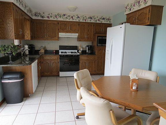 3rd image of 11619 Pineview Dr