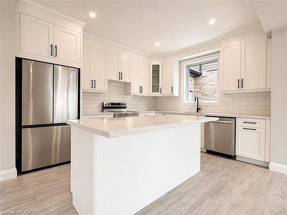 5th image of 22A Alpine Ave