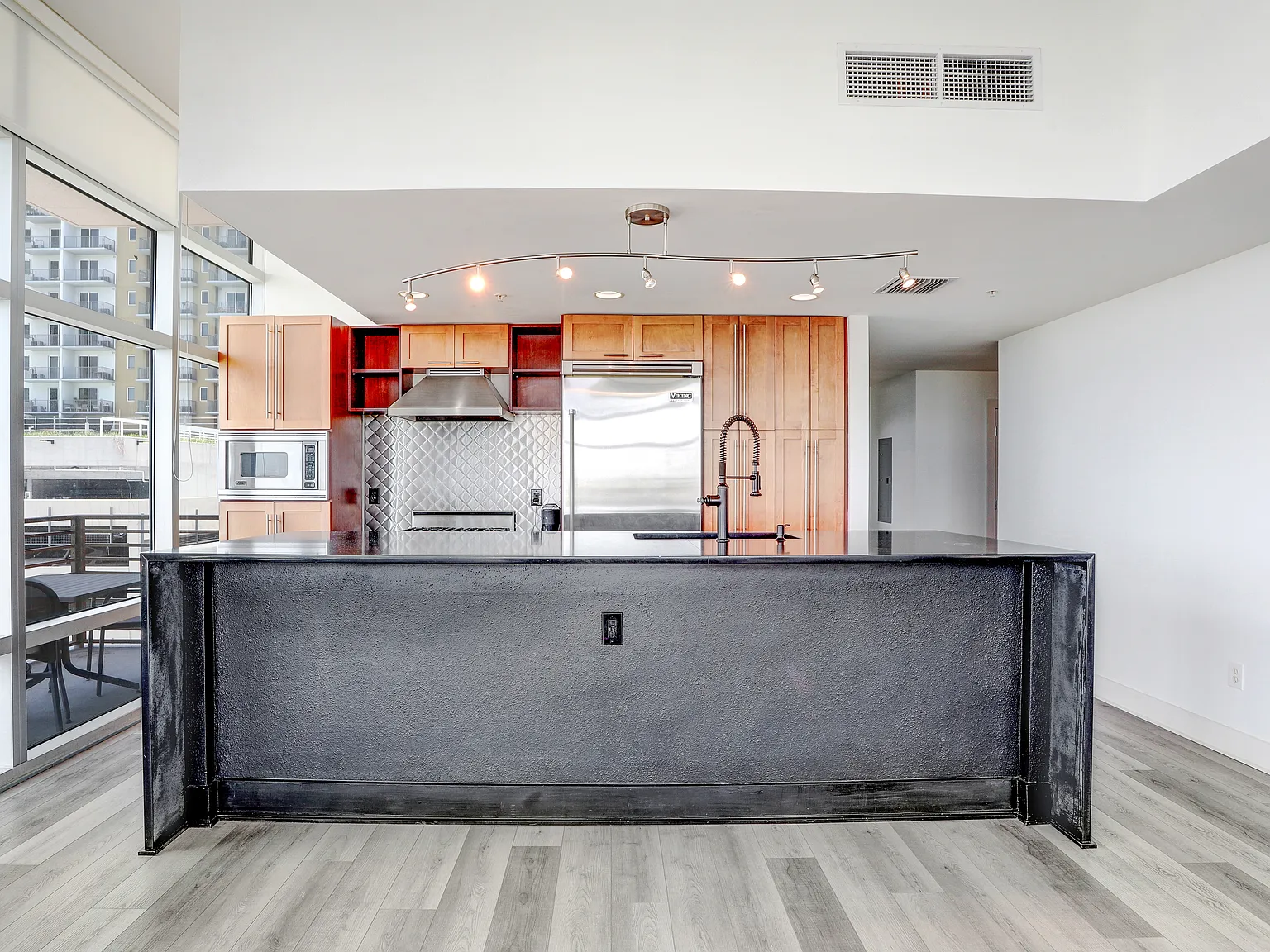 2 bed, 1599 sqft, $4,800 — Photo 4