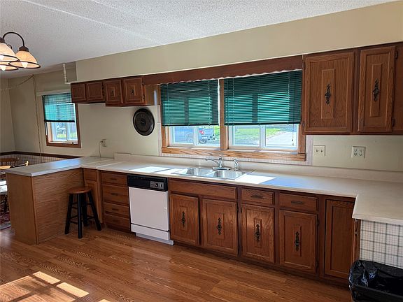 4th image of 402 N 9th St
