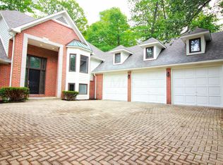 5032 Canterbury Dr, Powell, OH 43065