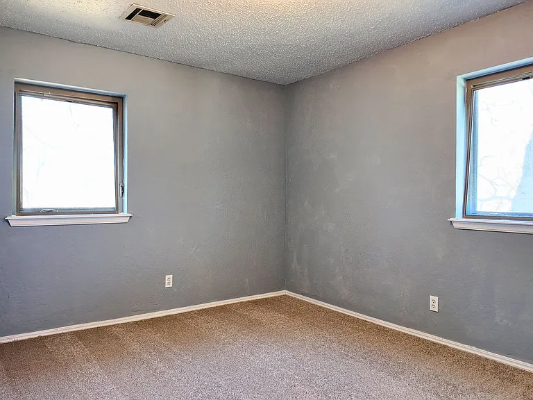 225 N Tunbridge Rd — Photo 47