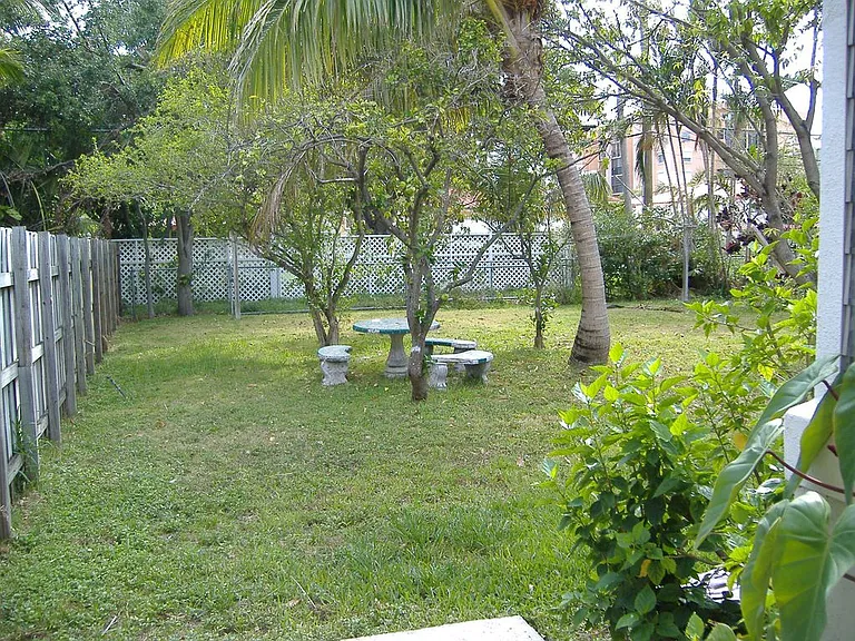 335 SW 27th Rd — Photo 10